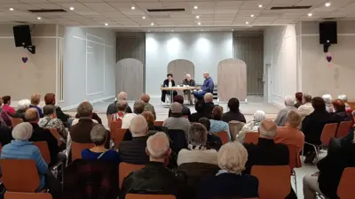 Semaine bleue à Hayange-plan large sur la scène