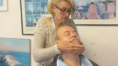 Un petit massage du visage