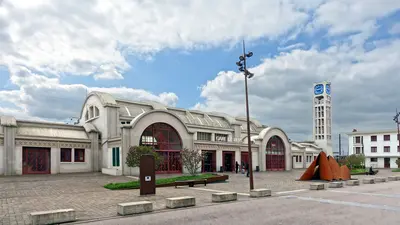 Parvis de la gare TGV de Lens par Under-Wikipédia
