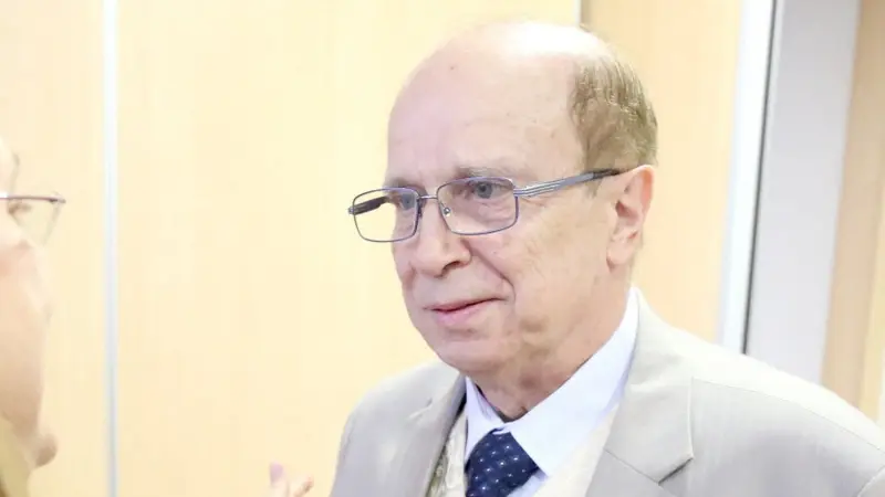 Douglas Yanyatovich reçevant les Palmes académiques/Photo: Le Républicain lorrain - R. Porté