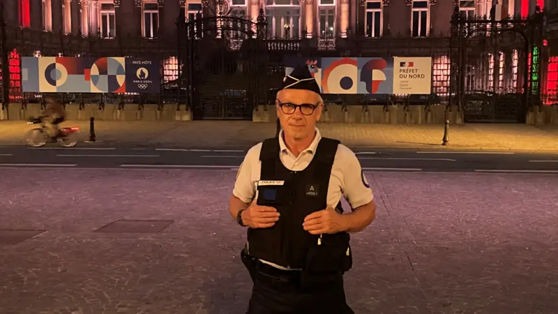 Joïc Berthaud en tenue de réserviste, en patrouille lors des JO de Paris de 2024