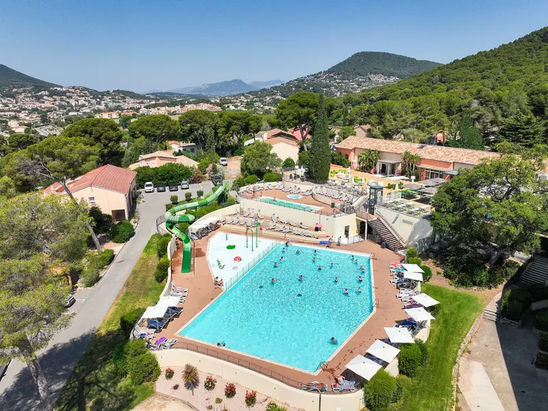 Vue aérienne du village club Miléade à Carqueiranne